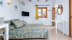 1 bedroom, pillowtop beds, in-room safe, desk - Apartamentos Venecia (Alcudia)