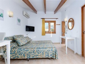 1 bedroom, pillowtop beds, in-room safe, individually furnished - Apartamentos Venecia (Alcudia)