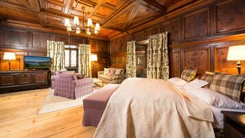 Luxury Suite | Premium bedding, down comforters, pillowtop beds, minibar