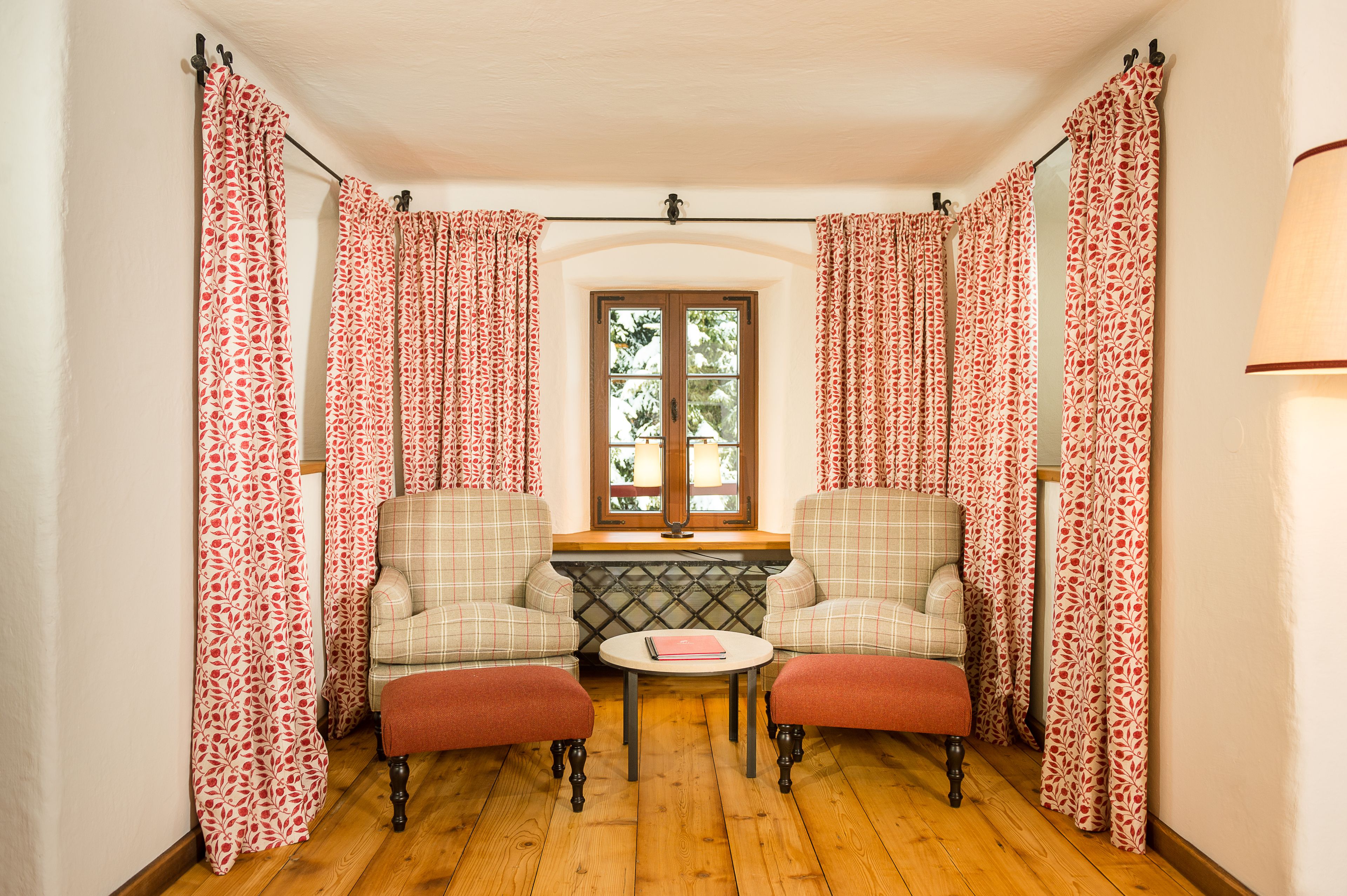 superior double room | living area | flat-screen tv, dvd player