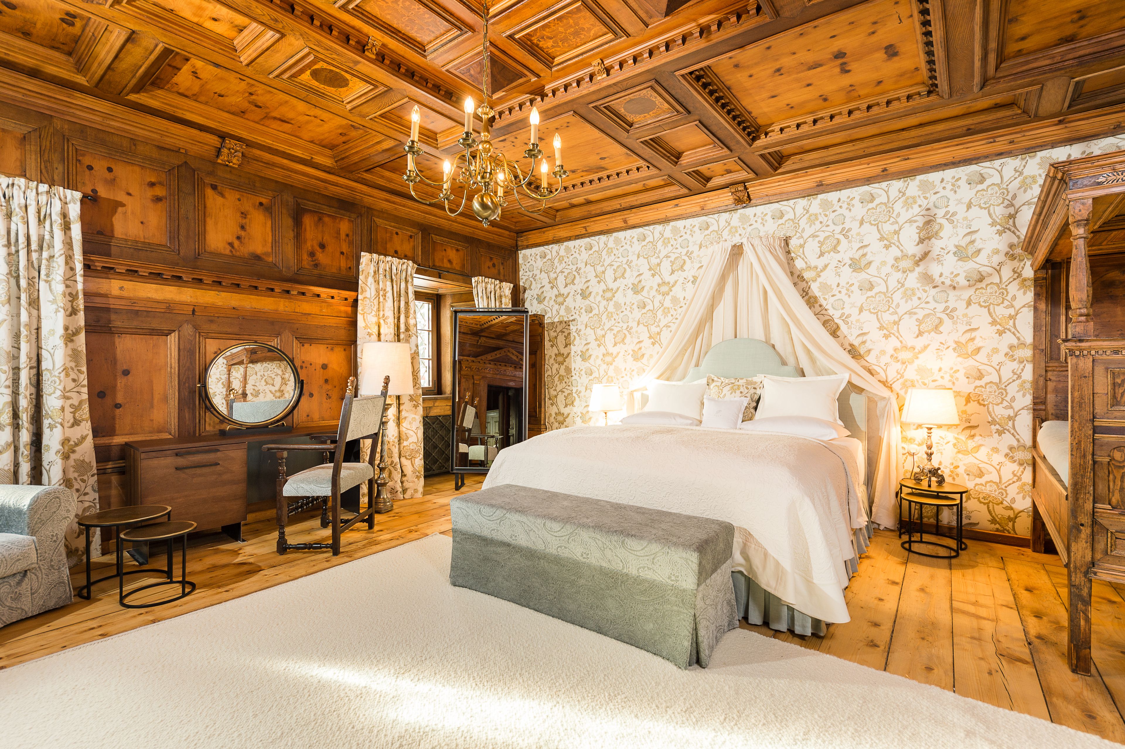 Luxury Suite | Premium bedding, down comforters, pillowtop beds, minibar