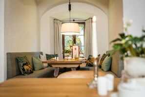 매일 뷔페 아침 식사(1인당 EUR 22)