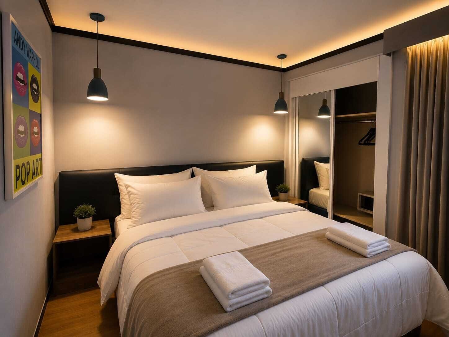 Minibar, caja de seguridad en la habitación y cortinas blackout 