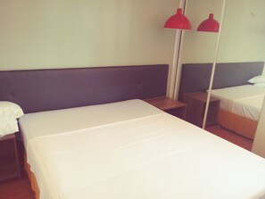 Minibar, caja de seguridad en la habitación y cortinas blackout 