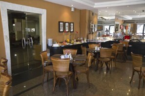 Desayuno completo incluido todos los días 