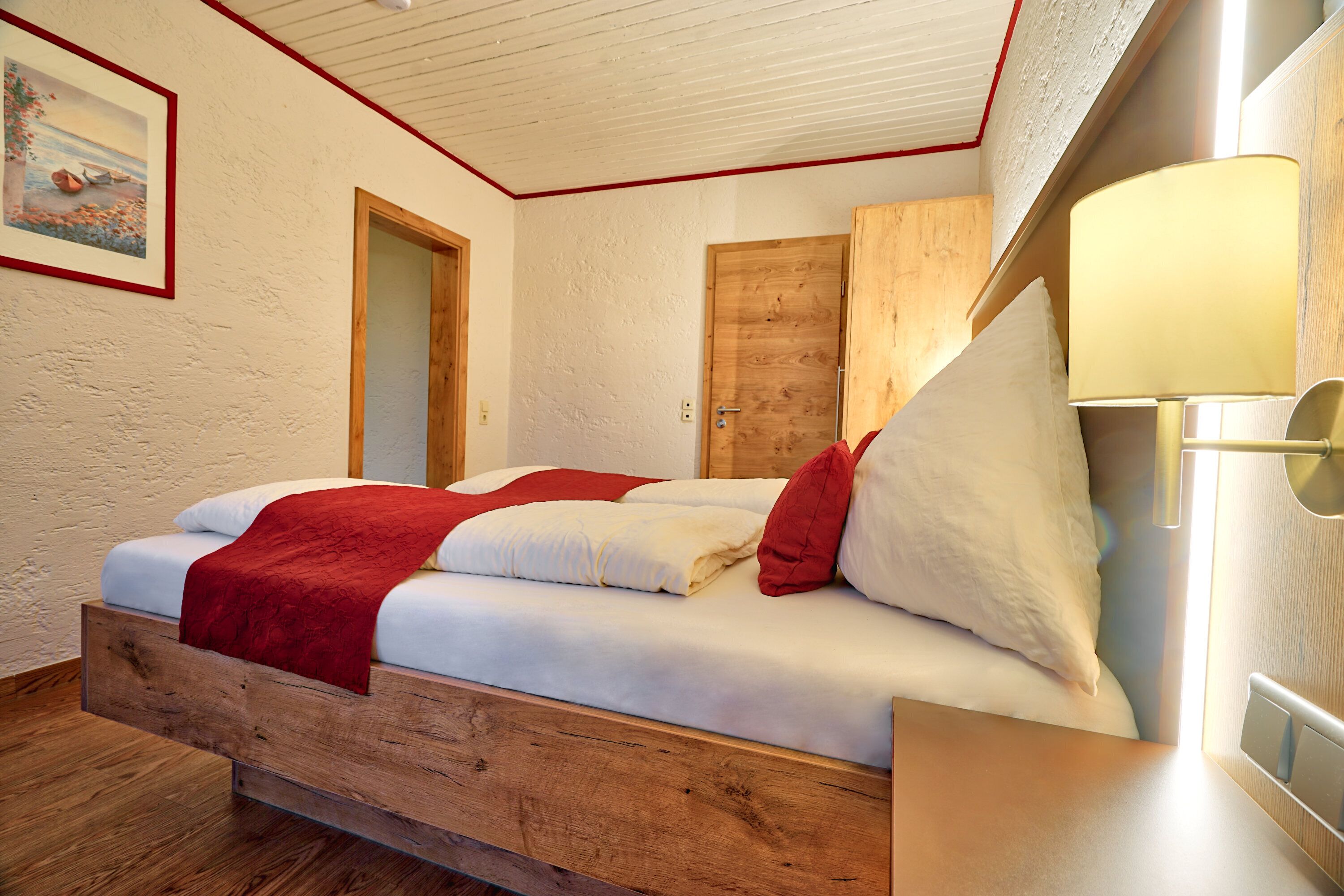 doppelzimmer | in-room safe, laptop workspace, free wifi, bed sheets