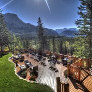Overlander Mountain Lodge