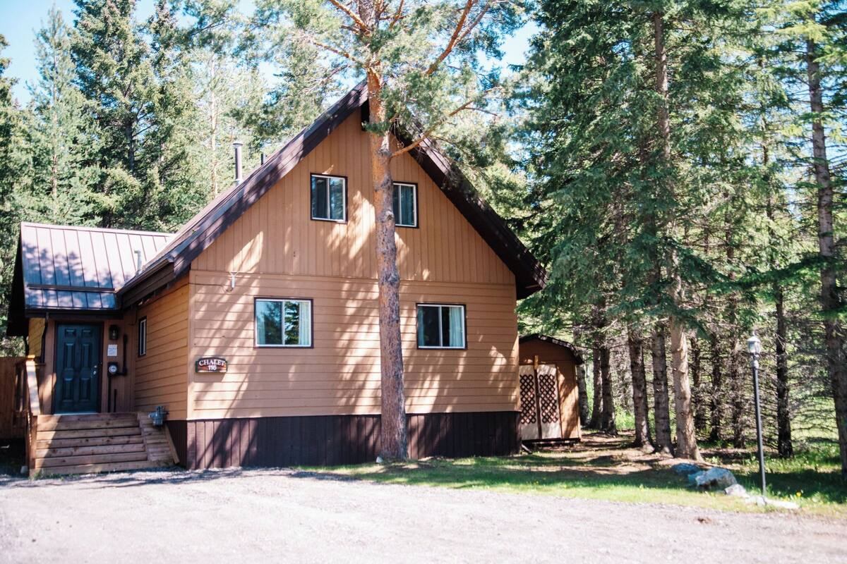 #116 - 3 Bedrooms Chalet | Down comforters, iron/ironing board, WiFi (free), individually decorated