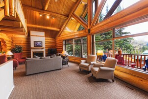 #131 - 3 Bedrooms Chalet | Living area | Fireplace