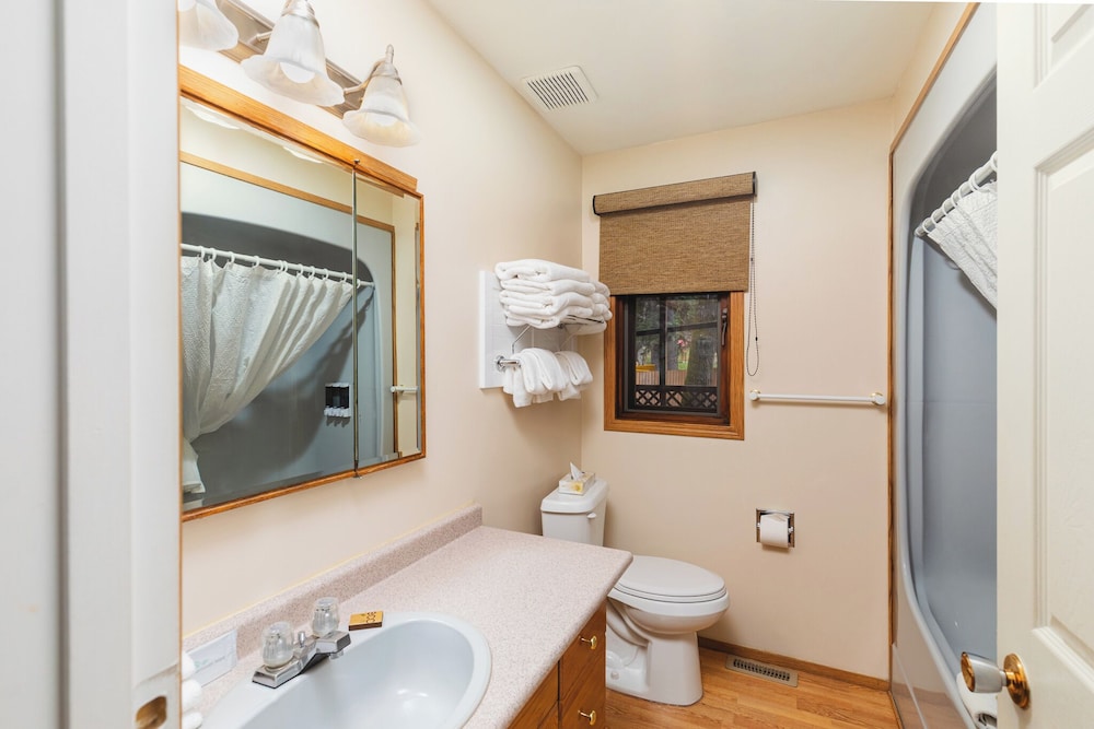 Overlander Mountain Lodge by null