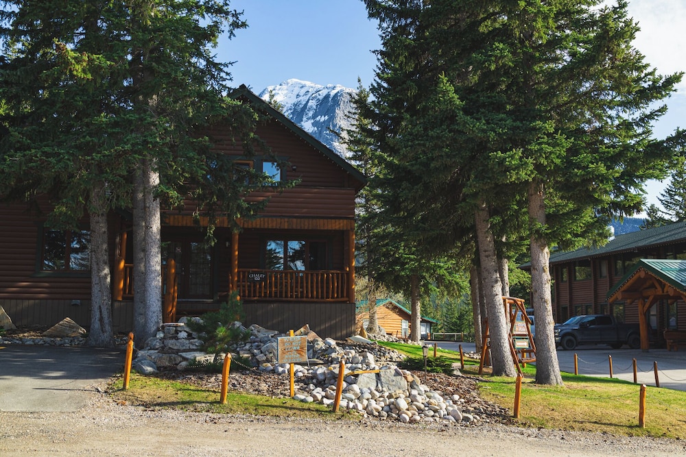 Photo of Overlander Mountain Lodge
