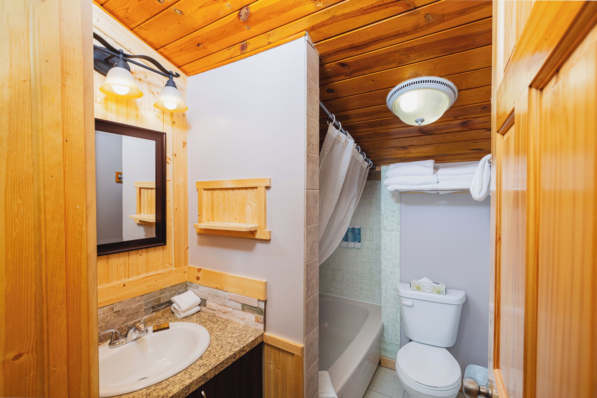 #132 - 3 bedrooms chalet | bathroom | rainfall showerhead, free toiletries, hair dryer, towels