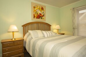 Tabla de planchar con plancha, wifi gratis y ropa de cama 