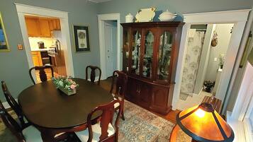 House | In-room dining