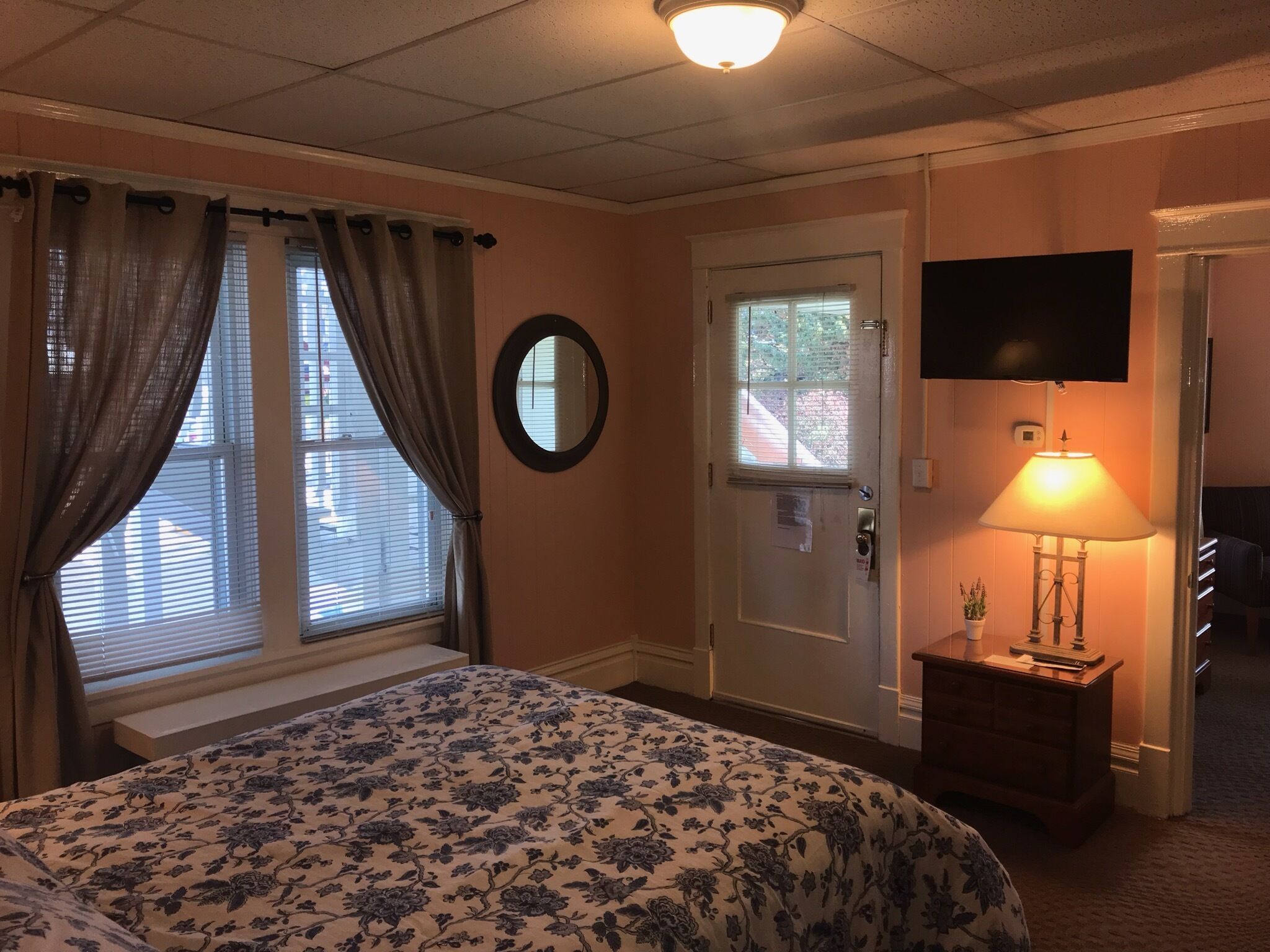Comfort Apartment | Iron/ironing board (on request), WiFi (free), bed sheets