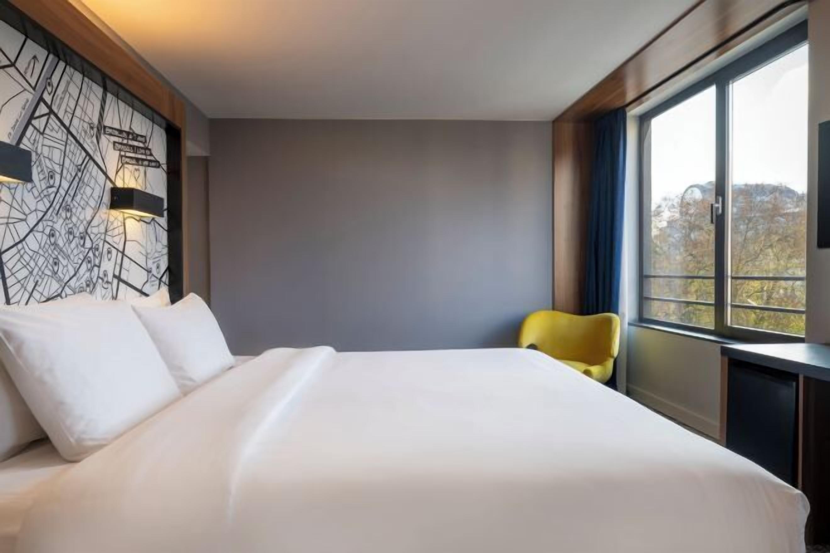 Premium bedding, in-room safe, desk, blackout drapes