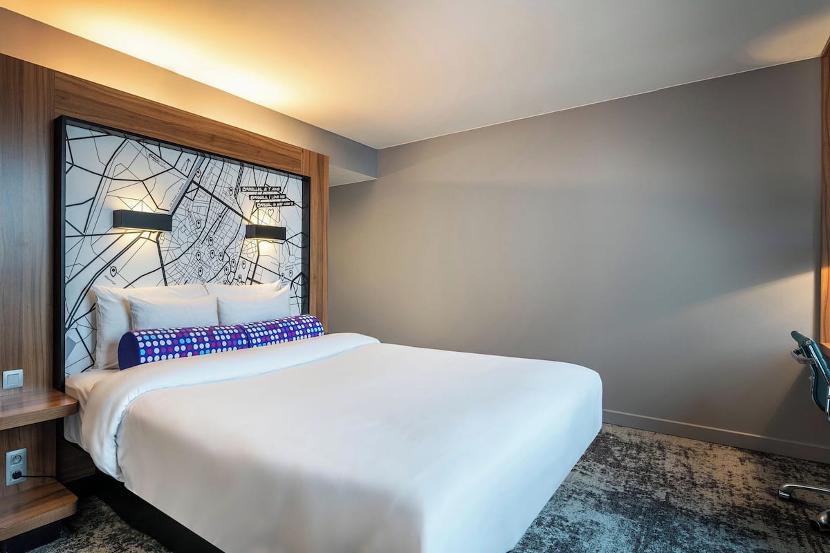 Luxe beddengoed, een kluis op de kamer, een bureau