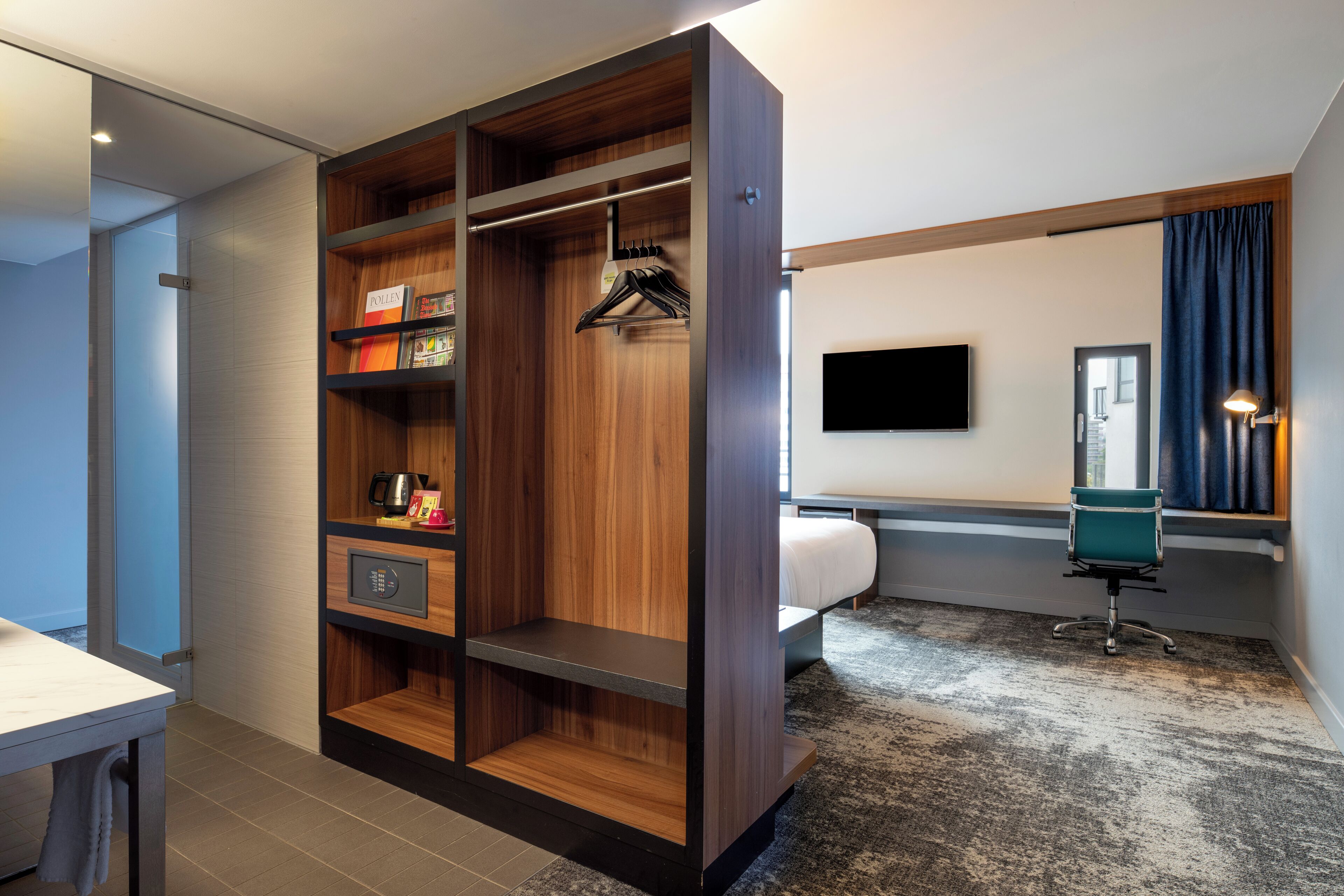 Premium bedding, in-room safe, desk, blackout drapes