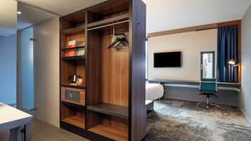 Premium bedding, in-room safe, desk, blackout drapes