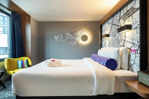 Chambre, 1 très grand lit | Literie de qualité supérieure, coffres-forts dans les chambres, bureau