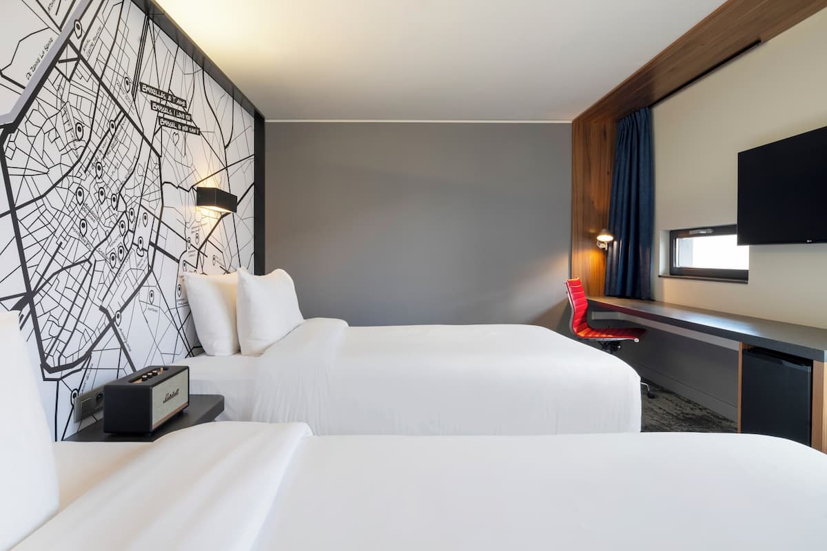 Superior Twin Room | Premium bedding, in-room safe, desk, blackout drapes