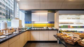 Dagelijks continentaal ontbijt (EUR 19 per persoon)