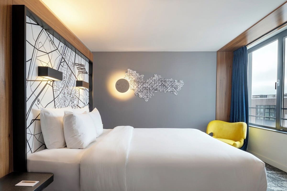 Premium bedding, in-room safe, desk, blackout drapes