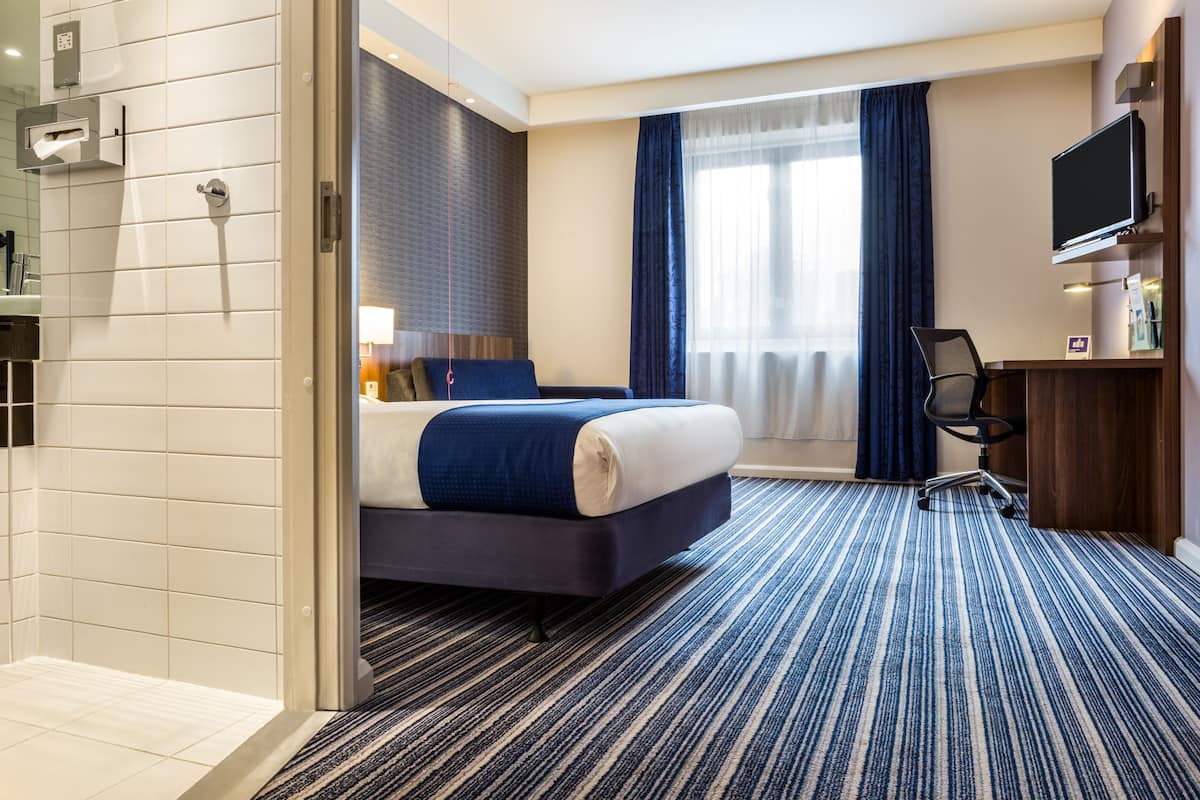 In-room safe, desk, blackout drapes, free cribs/infant beds