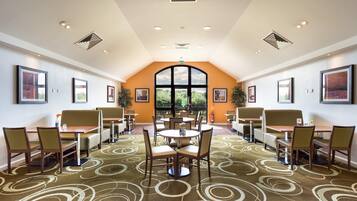 Serveert ontbijt en diner, Britse gerechten