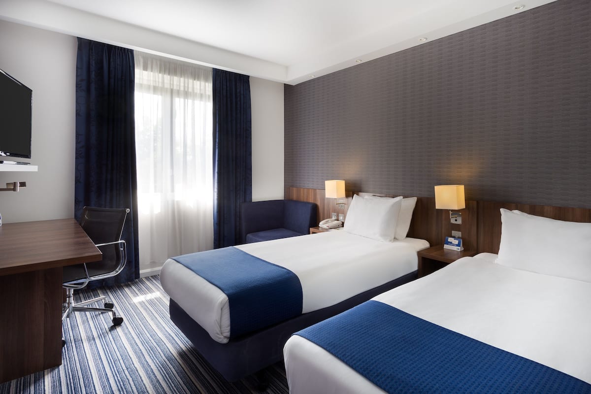 Standard Room, 2 Twin Beds (with Free Hot Breakfast) | In-room safe, desk, blackout drapes, free cribs/infant beds