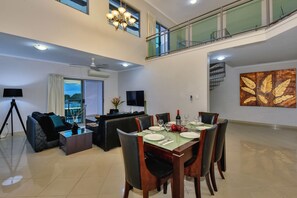 Premium Penthouse, 4 Bedrooms | In-room dining