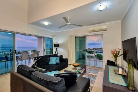 Premium Penthouse, 4 Bedrooms | Living area. Argus Apartments Darwin
