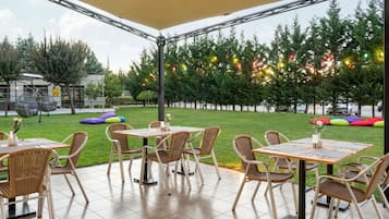 Breakfast, lunch, dinner served; Turkish cuisine