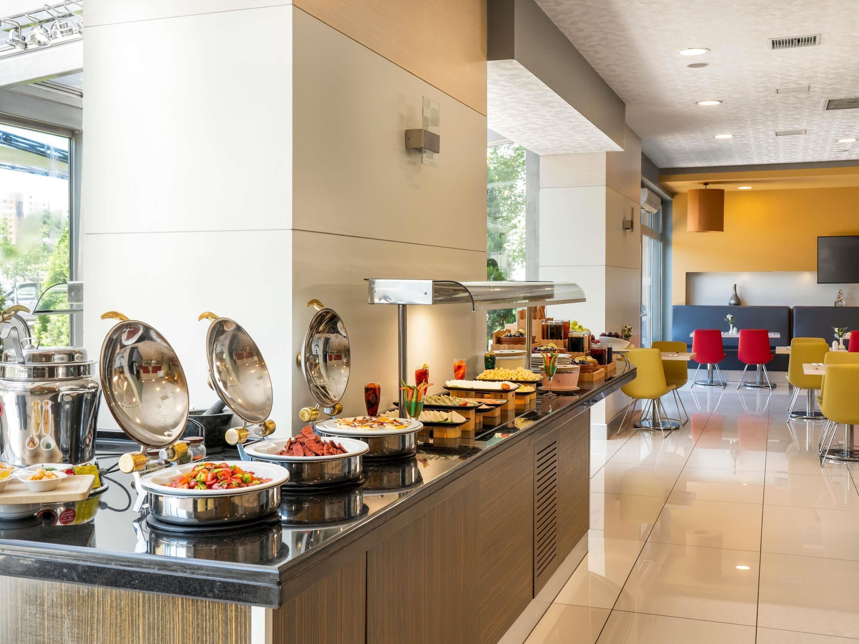Daily buffet breakfast for a fee