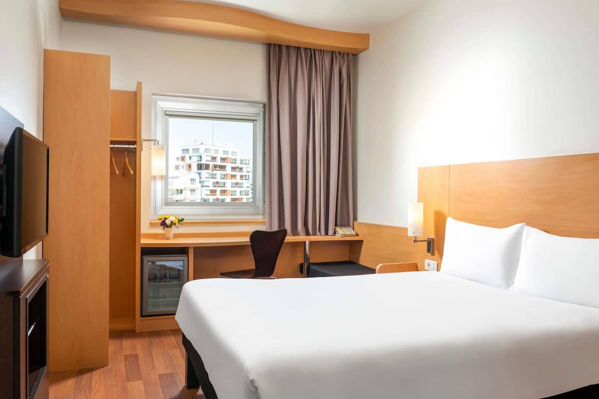 Quarto casal, 1 cama de casal | Cofres nos quartos, escrivaninha, quartos à prova de som