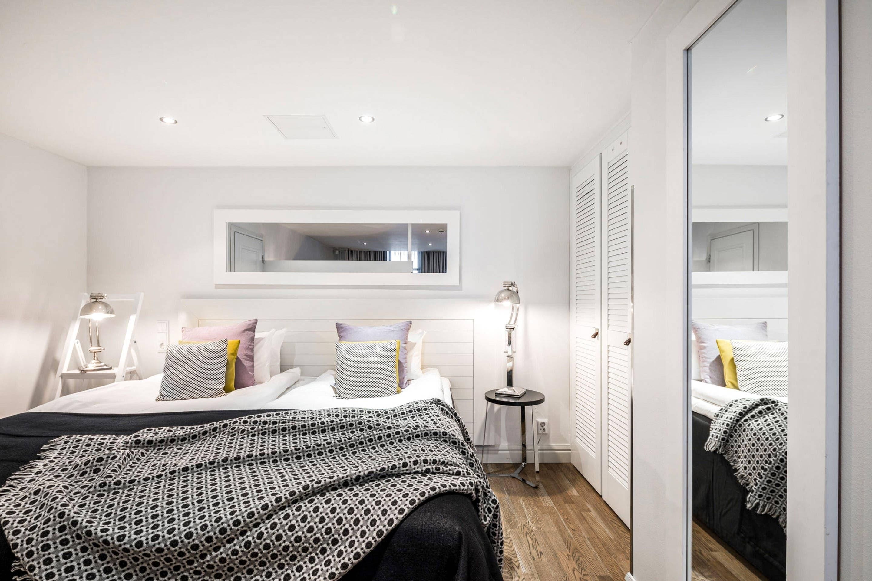 Ropa de cama de alta calidad y minibar 