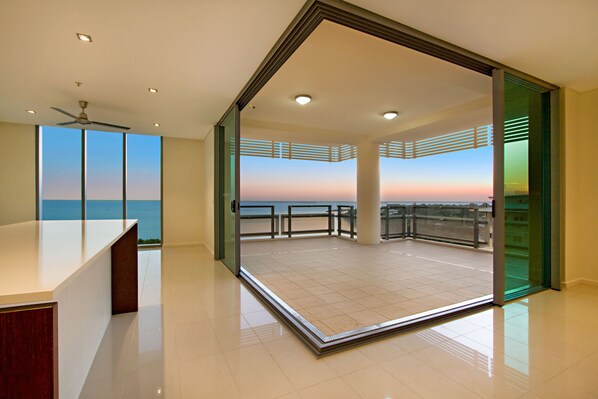 TV - One30 Esplanade Apartments (Darwin)