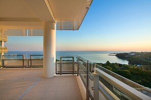 Terrace/patio - One30 Esplanade Apartments (Darwin)