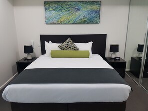 1 bedroom, iron/ironing board, cots/infant beds, rollaway beds - One30 Esplanade Apartments (Darwin)