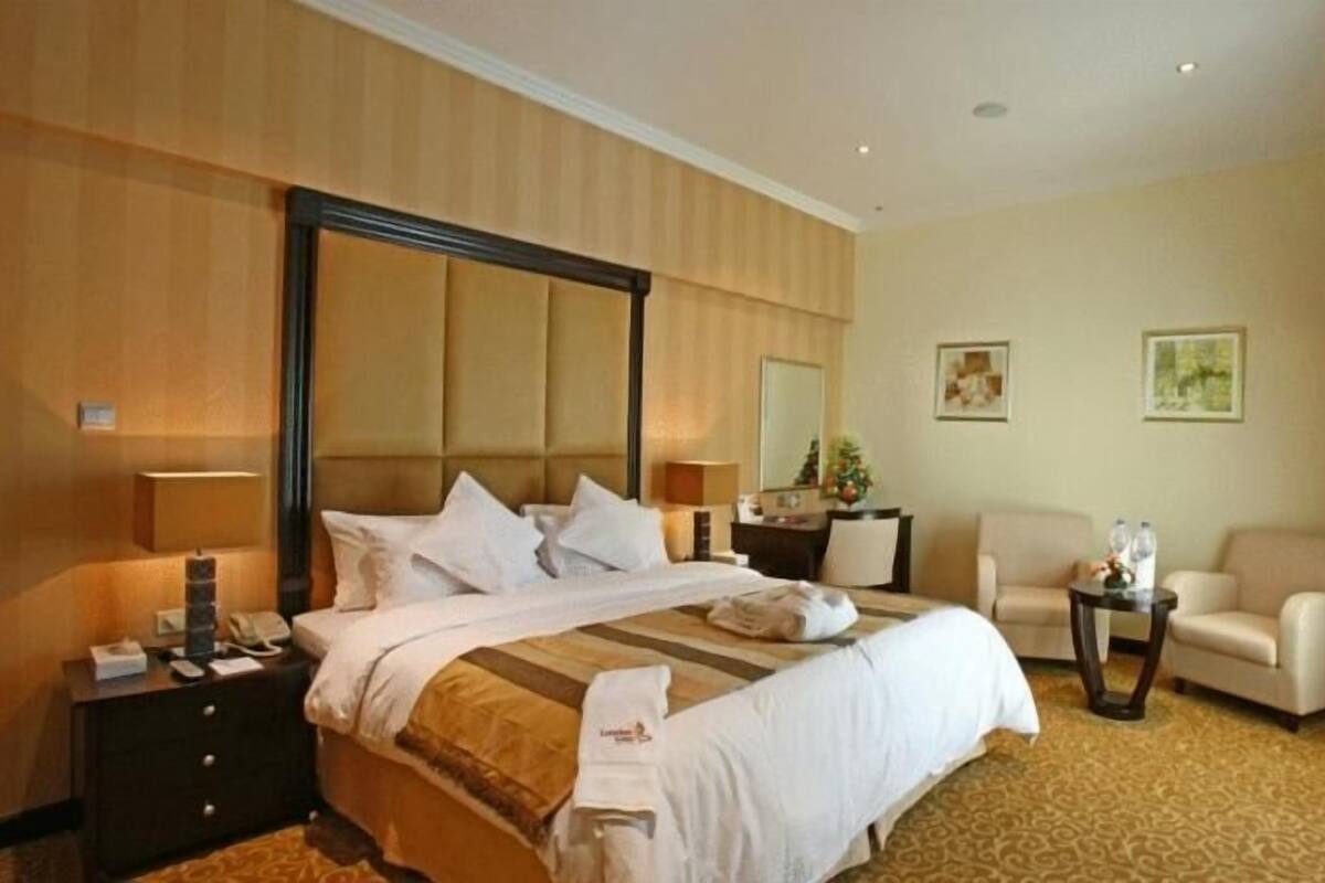 Ropa de cama de alta calidad, colchones con pillow-top y minibar