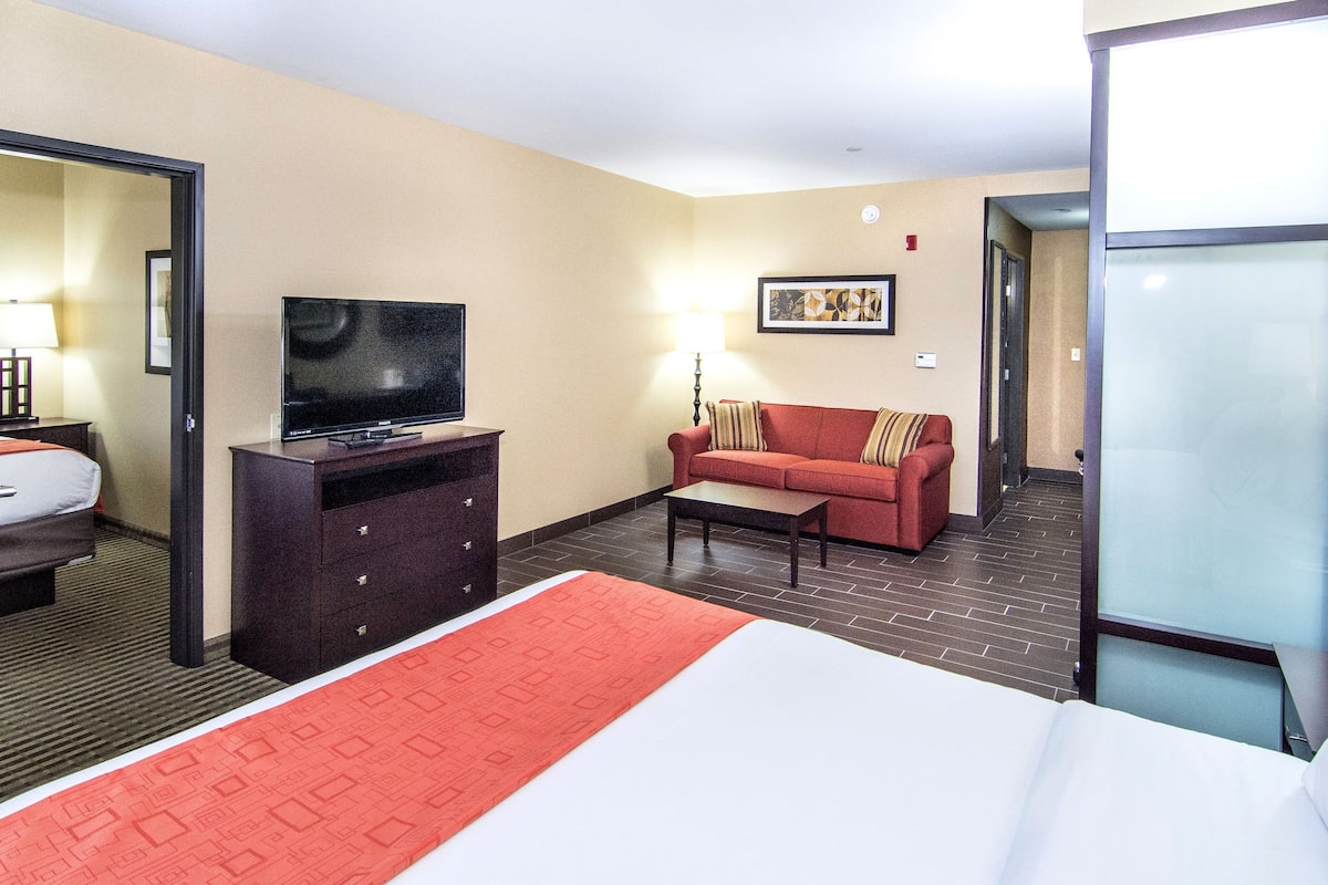 Desk, iron/ironing board, free cots/infant beds, free WiFi