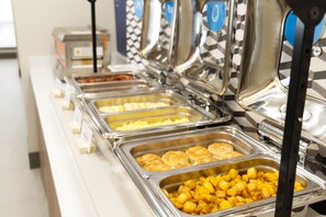 Breakfast meal - Holiday Inn Express & Suites Elkton - University Area by IHG (Elkton)