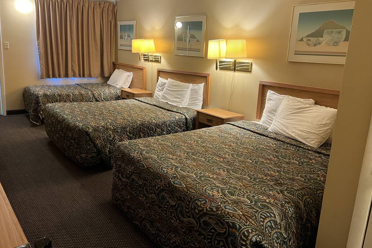 Family Room, Non Smoking | Iron/ironing board, free WiFi, bed sheets, alarm clocks