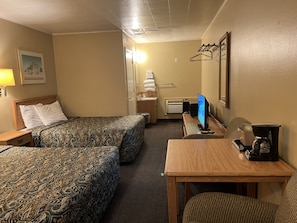 Quarto família, para não fumantes | Ferros/tábuas de passar roupa, Wi-Fi de cortesia, roupa de cama