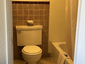 Quarto família, para não fumantes | Banheiro | Produtos de toalete grátis, secador de cabelo (mediante solicitação)