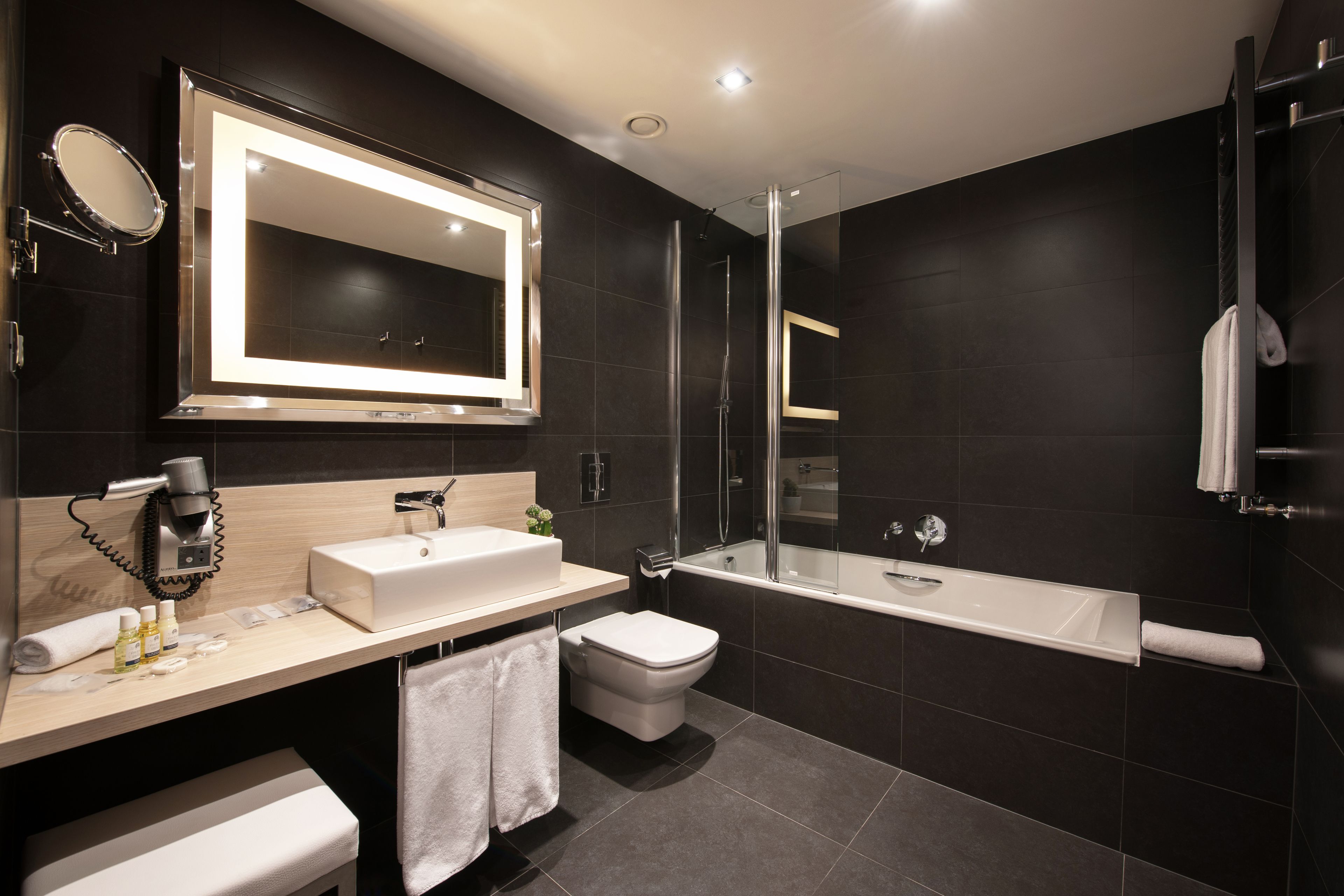 Occidental Praha Five