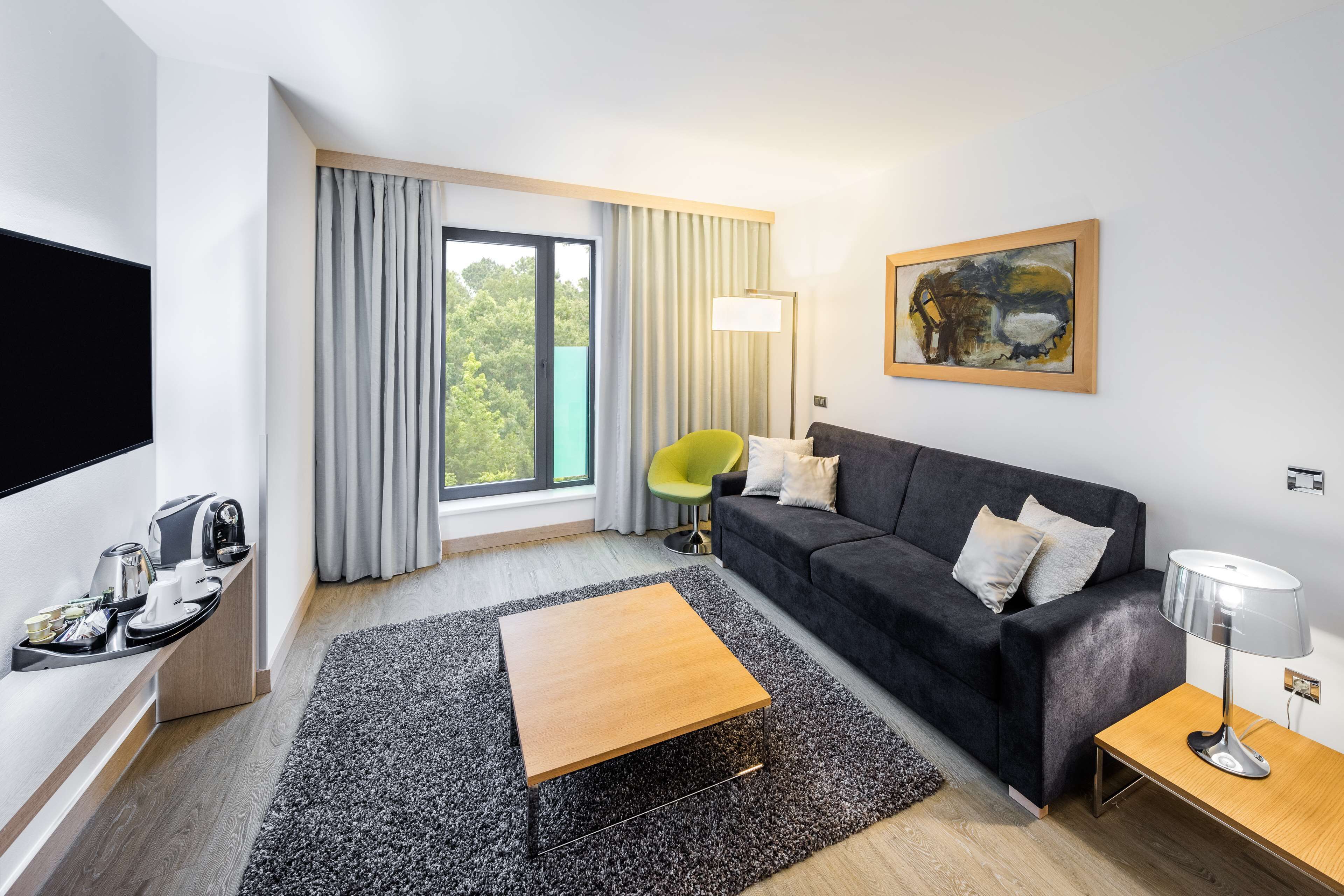 hypo-allergenic bedding, minibar, in-room safe, desk