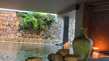 Salas de tratamiento para parejas, sauna y tina de hidromasaje