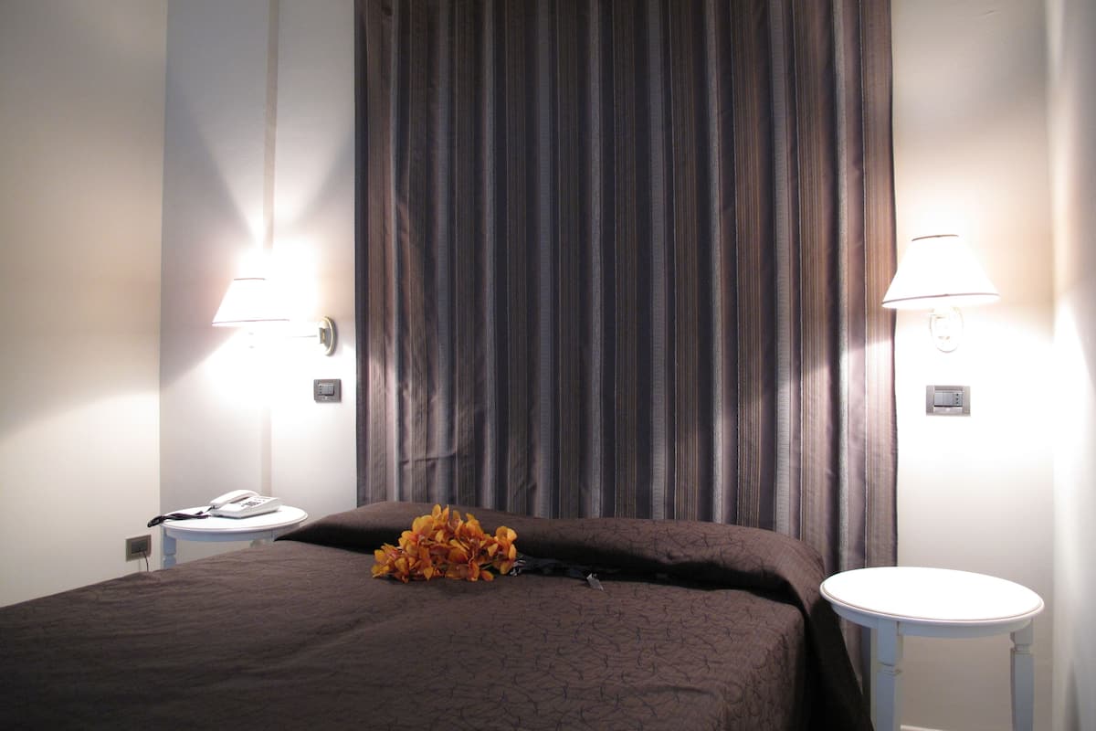 1 bedroom, memory-foam beds, in-room safe, desk