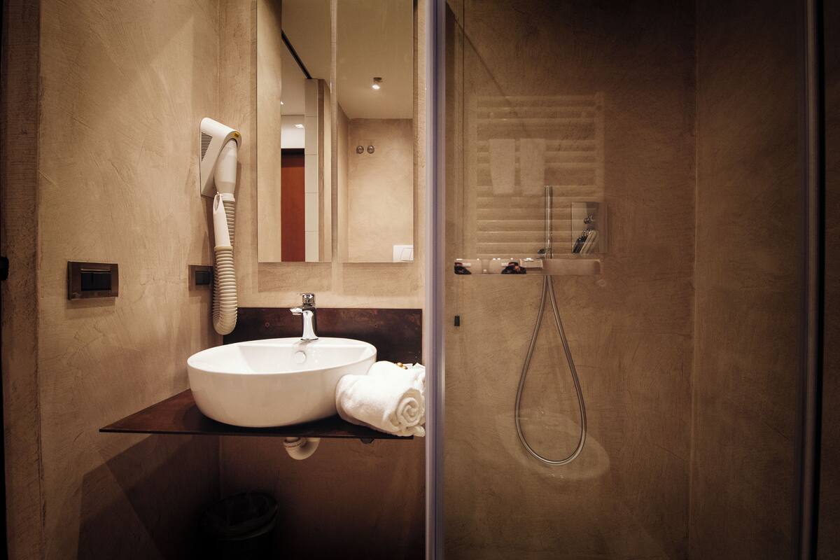 superior quadruple room | bathroom | shower, rainfall showerhead, free toiletries, hair dryer